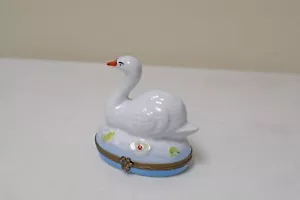Vintage Peint Main LIMOGES CASTEL France Big White Swan Oval Trinket Box - Picture 1 of 6