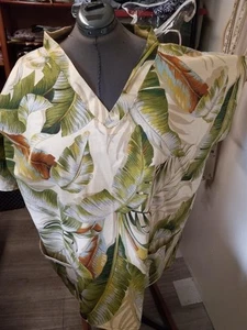 5X-6X  Scrub top-plus size  Palm fronds - Picture 1 of 1