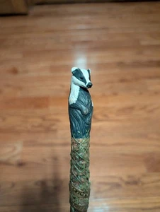 Harry Potter Excl Design Collection Celebratory Wand Hufflepuff Mascot & Traits - Picture 1 of 5