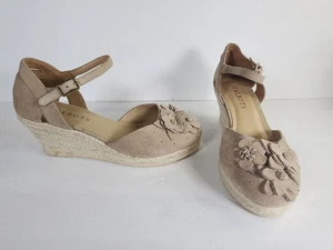Talbots Floral Nude Tan Suede Closed Toe Boho  Espadrille Wedge Sandals S 5M NEW - Picture 1 of 9