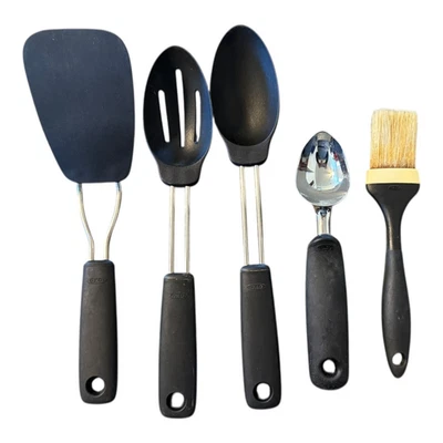 Lote de utensilios de cocina de plástico/nylon OXO Good Grips en negro - 5 piezas Foto 1 de 4
