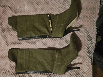 Botas Isabel Marant com biqueira pontiaguda. Palmilha de couro, feita na França  - Imagem 1 de 4