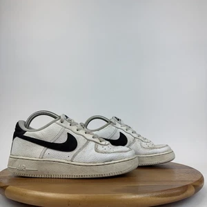 Niños Grandes Nike Air Force 1 GS Blanco Negro Cuero Parte Superior Baja Tenis Zapatos 6 Y FUC - Imagen 1 de 12
