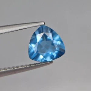 2.65 Cts Natural colour change Fluorite From Afghanistan Trillion Shape Gemstone - Picture 1 of 4