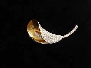 NOLAN MILLER MARK ZUNINO CALLA LILLY CRYSTAL RHINESTONES BROOCH PIN GOLD TONE - Picture 1 of 5