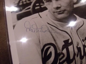 HAL NEWHOUSER HAND SIGNED BLACK AND WHITE 8X10 PHOTO DETROIT TIGERS PSA - Picture 1 of 2