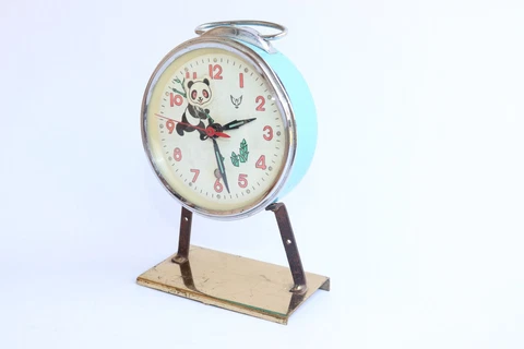 Rare Vintage Mechanical Alarm Clock Made In China Very Nice,Working Well Cover