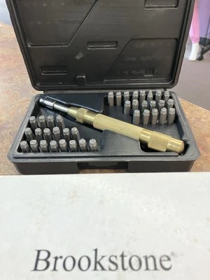 Juego de estampillas vintage Brookstone de 36 piezas letras/número. Foto 1 de 3