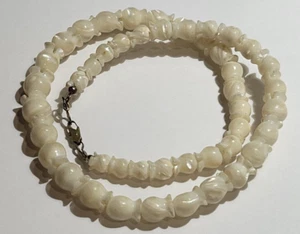 Carved White Mother of Pearl MOP Shell Tulip Pikake Bead 17" Pineapple  Necklace - Picture 1 of 5