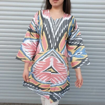 Mantente acogedor y elegante con nuestra chaqueta Ikat tejida a mano Foto 1 de 4