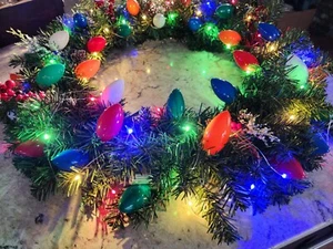 Beautiful 24" Christmas wreath w/60 LED fairy lights, remote and 8 modes~~~NEW - Picture 1 of 4
