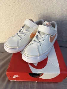 Nike Court Legacy (TDV) Niño 10C Vela Albaricoque Ágata Blanco DA5382-130 NUEVO EN CAJA - Imagen 1 de 6