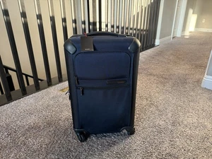 NWT Tumi Gen 4.2 Navy & Black International Expandable 4 Wheel Carry On ($775) - Picture 1 of 9