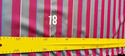 tissu ancien N°18 – env. 64x100 cm –  rayures framboise, gris anthracite et bleu - Photo 1/3