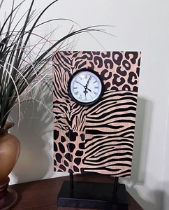 Animal Print Mantle/Table Clock Tan/Black 18.5" H x 9.75" W Quartz-Carved Wood - Imagen 1 de 19