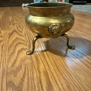 Vintage Jardiniere Messing Krallenfuß Pflanzgefäß mit Löwenkopfgriffen - Bild 1 von 15