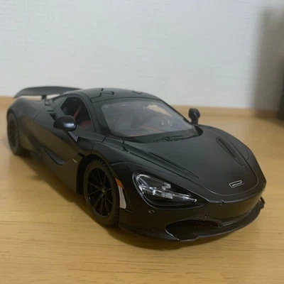Coche fundido a presión 1/24 McLaren 720S negro Foto 1 de 4
