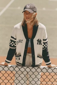 Suéter Cárdigan Anthropologie The Wild Collective NY Yankees MLB (Talla M) - Nuevo con Etiquetas - Imagen 1 de 10