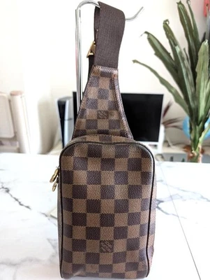 Bolsa tiracolo Louis Vuitton Jeronimos Damier grau B usada - Imagem 1 de 4