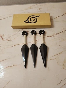 3PZ Naruto Ninja Itachi Uchiha Lancio Kunai Puntelli Bianco Cosplay - Foto 1 di 5