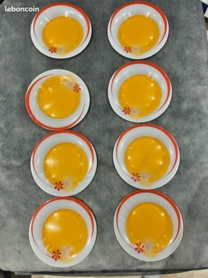 Assiettes vintage luminarc modèle floral - Photo 1/4