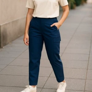 NWT Eddie Bauer Women's Stratify Stretch Cargo Pants Sz. 10 - Picture 1 of 11