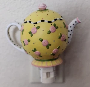1999 Mary Engelbreit "Time for Tea" Yellow Teapot Plug in Night Light NIB #77107 - Picture 1 of 16