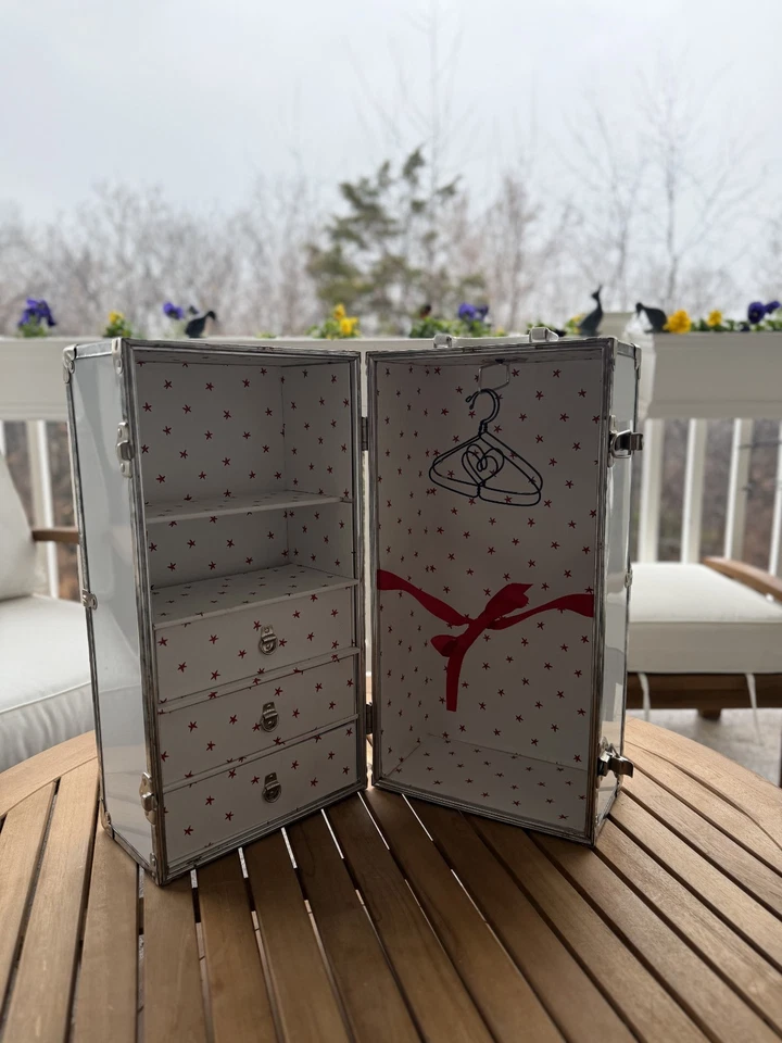 Baúl vaporero Molly Pleasant Company 1992 con perchas Foto 1 de 4