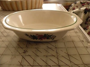 Pfaltzgraff Christmas Heritage 8 3/4" Small Oval Vegetable Bowl - Picture 1 of 4
