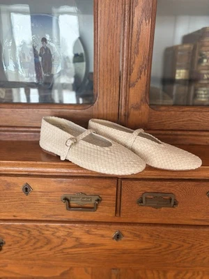 Pisos planos de ballet para mujer House of Harlow talla 8,5 tejidos marfil bistró Foto 1 de 4