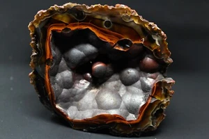 Crater agate collector specimen (fluorescent) - Picture 1 of 7