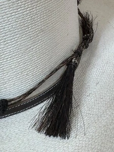 Rosshaar 1/2" Hutband - Doppelquaste mit Zopfeinsatz - Bild 1 von 8