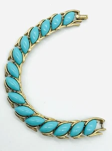 Gorgeous Vtg CROWN TRIFARI Gold Tone Robbin Egg Blue Lucite Links Bracelet - Picture 1 of 9