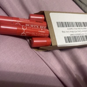 Burt's Bees 100% Lip Shimmer Cherry - Picture 1 of 1