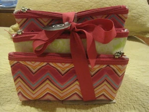 JUEGO DE 3 BOLSAS DE COSMÉTICOS CUL DE SAC PATRÓN CHEVRON MULTICOLOR NUEVO CON ETIQUETAS - Imagen 1 de 6