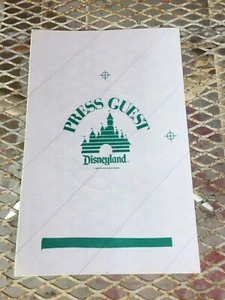 Pegatina de invitado de prensa Disneyland 1989 rara - tela, sin usar - Imagen 1 de 3
