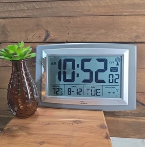 Wallarge Atomic Clock , Indoor Temp. and Humidity,Self-Setting. 30 Day Warranty  - Picture 1 of 4