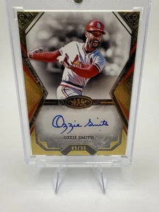 2025 Topps Tier One Talent Auto Ozzie Smith/99 #TOTA-OS - Cardenales de San Luis - Imagen 1 de 6