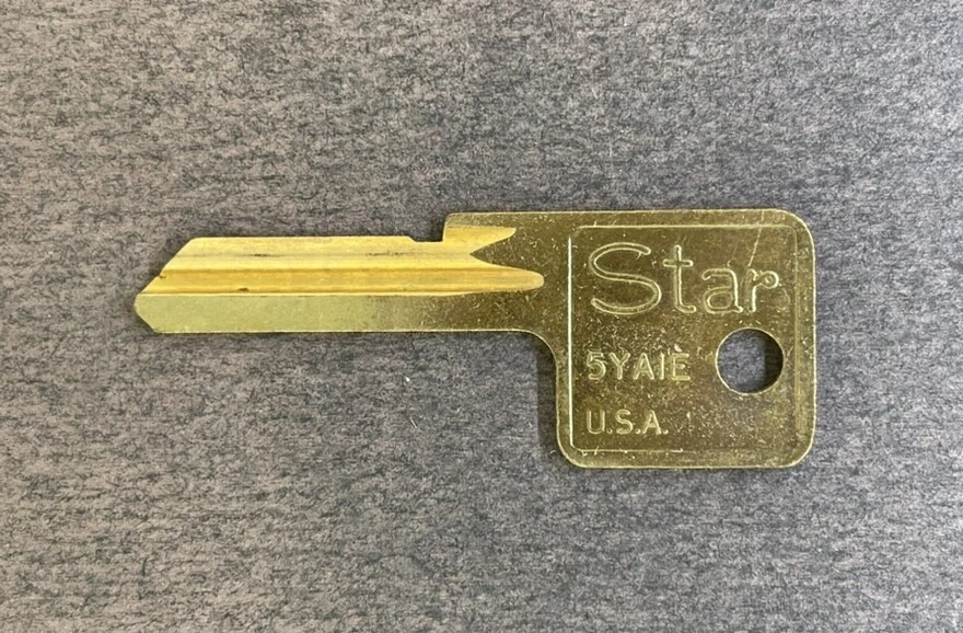 Pack of 10 Y1E 999N 5YA1E Type Key Blanks for Yale E8E1R 8 Para Keyway - Image 1 of 1