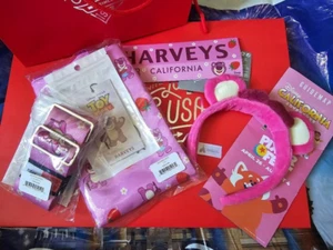 SET Harveys di 4 articoli LOTTO RTS, orecchie nuove con etichette, CNC e borsa shopper - Foto 1 di 5