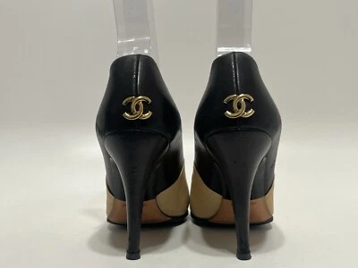 Tacones Chanel Vintage Cuero Beige Correa en T Logo CC 36 Foto 1 de 4
