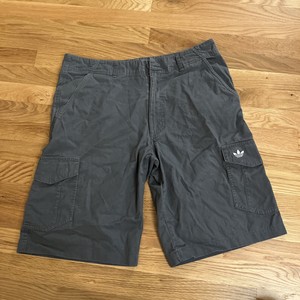 Las mejores ofertas en Adidas Hombres Pantalones Ropa Deportiva Gris para  Hombres | eBay
