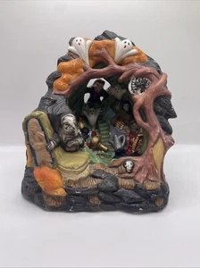 De colección Halloween Village Cerámica Cueva Tesoro Fantasma Momia Espeluznante - Imagen 1 de 8
