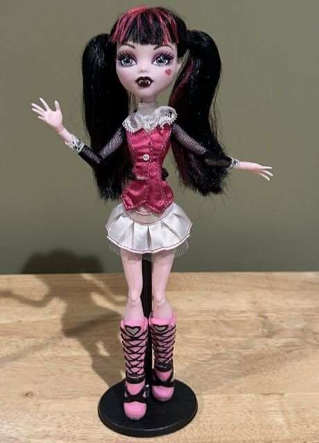 Boneca de reprodução alta de Monster Draculaura com suporte de