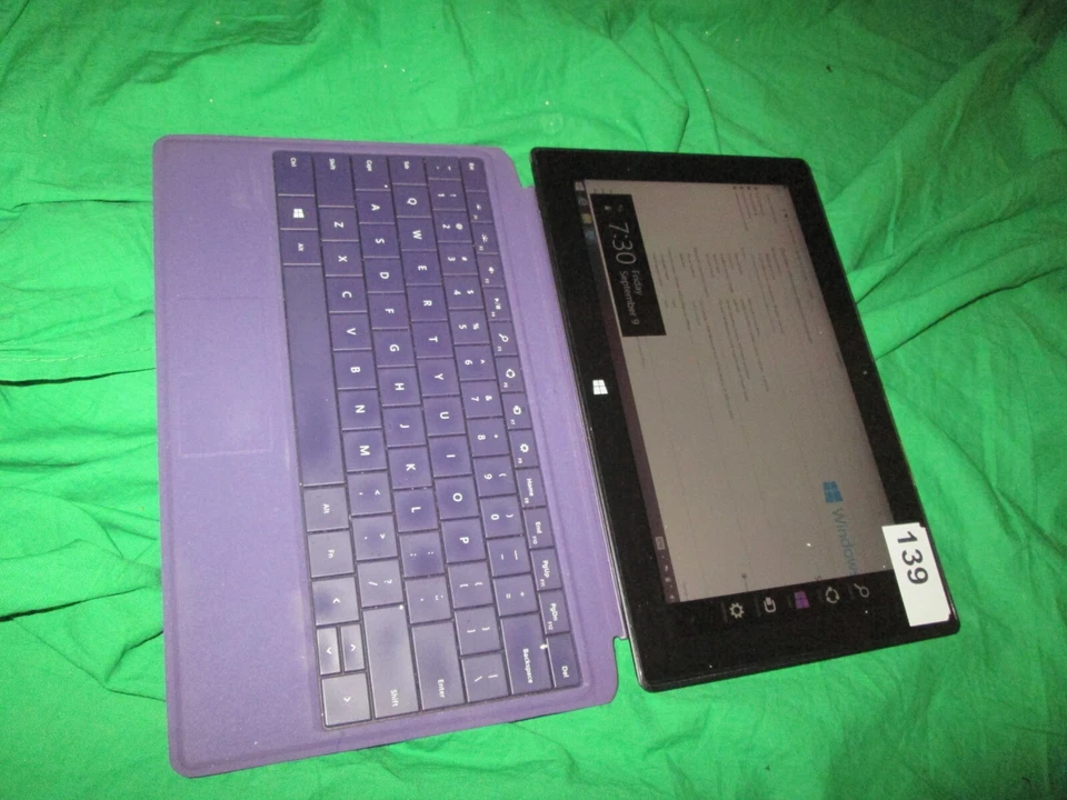 Microsoft Surface Pro 3 12" Tablet Intel Core i5 4300U 8GB RAM 256 GB Speicher - Bild 1 von 4