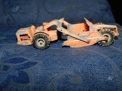 VINTAGE DIE CAST MATCHBOX KING SIZE ALLIS CHALMERS MOTOR SCRAPER No 6 - Image 1 of 4