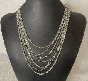 Collar de cadena firmado por Avon de varios 7 hilos tono plata en capas 18" - Imagen 1 de 4