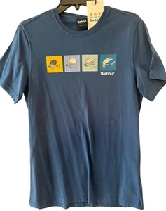 BARBOUR T-Shirt Fish Fly Tee Small Estate Blu Nuova con etichette - Foto 1 di 7