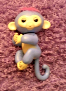WowWee AUTHENTIC Fingerlings 2Tone Monkey - Sydney Purple with Pink HAIR TALKS! - Picture 1 of 1