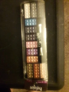 NEU Profusion. #4 12 schöne Farbtöne in 1 Lidschatten Lidschatten Palette - Bild 1 von 2